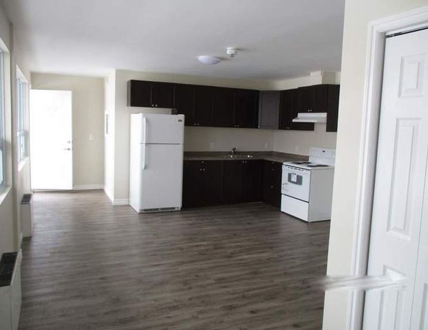 Queenstown Residence | 844 Queen Street East, Sault Ste. Marie - Photo 1