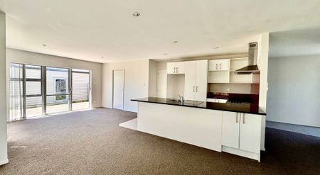 Spatiouse 4 bedroom with 2 bathroom and separate guest toilet - Photo 4