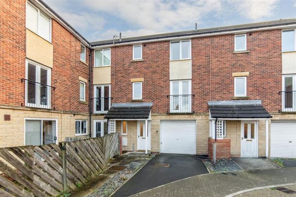 5 bedroom terraced house to rent - Photo 1