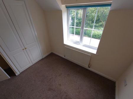 2 bedroom coach house to rent - Photo 4