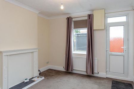 2 bedroom end of terrace house to rent - Photo 2