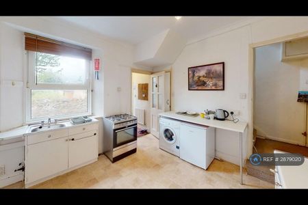 3 bedroom terraced house to rent - Photo 2
