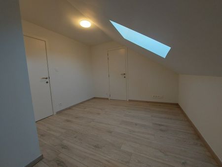 Super gezellig duplex appartement van 85 m² met twee slaapkamers in hartje Kortrijk. A-label - Photo 2