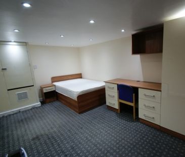 10 Bed - Kirkstall Lane, Headingley, Leeds - Photo 1