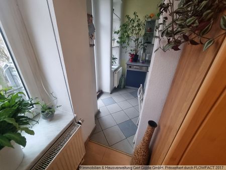 Ihr neues Zuhause - 3-Raum-Wohnung im 1.OG mit Balkon und Badewanne, ab November frei - Feldstraße - Photo 2