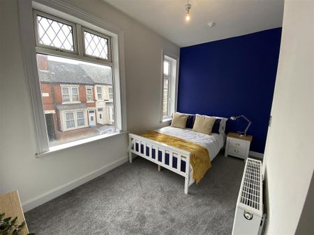 1 bedroom in a house share to rent - Photo 4