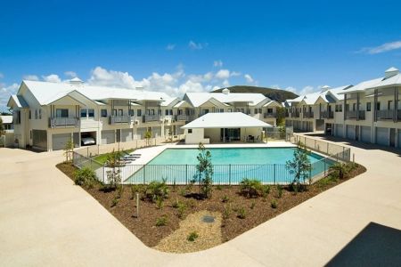 Leafy Outlook - 3 Minute Walk to Beach and Cafes! - Photo 2