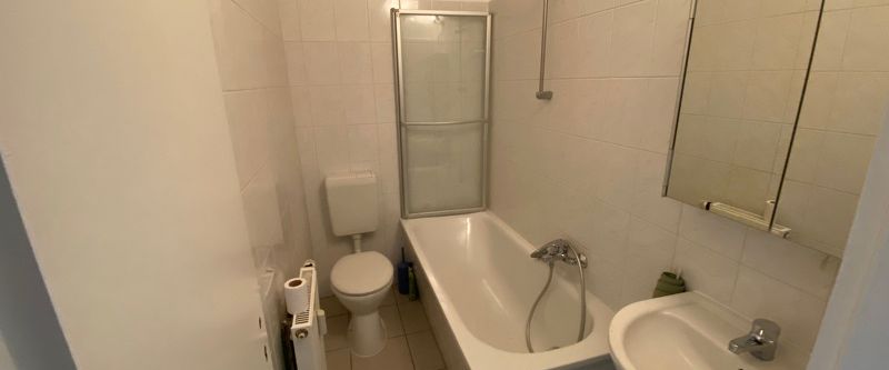 Erdgeschoss: Frisch sanierte 1-Raum-Wohnung mit EBK zu vermieten - Photo 1