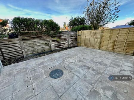 2 bedroom flat to rent - Photo 4