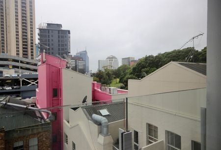 SUNNY FURNISHED - PRIVATE STUDIO - Photo 2