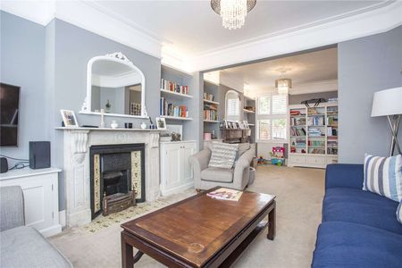 Modernised period property in sought after location - Photo 4