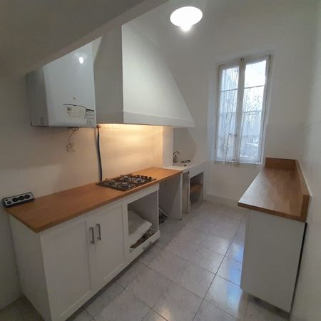 Appartement 2 pièces 50m2 MARSEILLE 2EME 780 euros - Photo 4