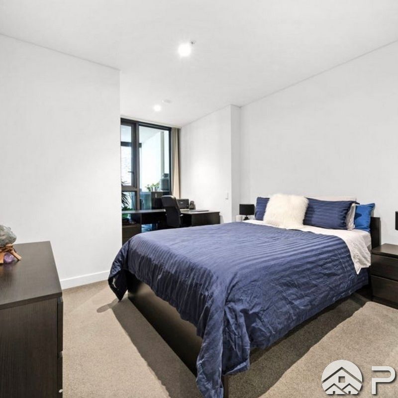 Furnished North-facing Luxury 1 Bedroom + Study Apartment - Photo 1