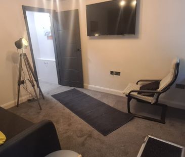 4 Bed - 404b Burley Road, Burley, Leeds - LS4 2SN - Student - Photo 5