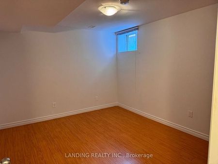 For Lease - 138 Keffer Circle, Newmarket, Ontario - Photo 2