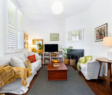 Charming Cottage With Studio, Lush Gardens & Peaceful Surrounds! - Photo 1