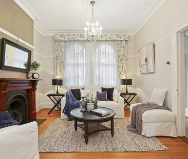 Charming Terrace in Prime Newtown - Photo 1