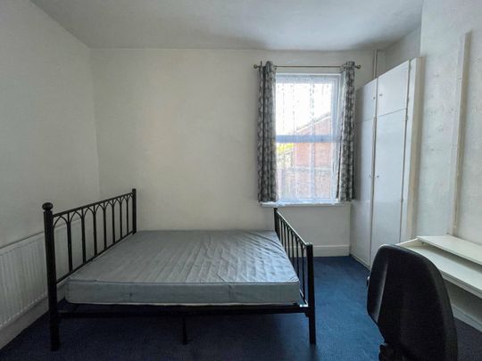 Victoria Park, Fishponds, BS16 2HJ - Photo 1