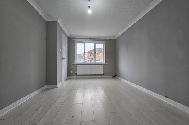 Throstles Close - Photo 1