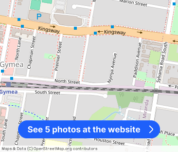 “Three bedroom townhouse in great location!” - Photo 1