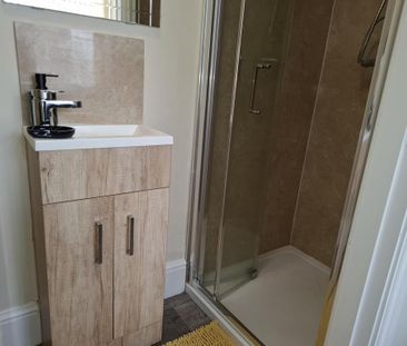 1 bedroom in a house share to rent - Photo 6