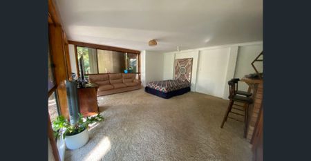 Renovated ground floor studio - Photo 5