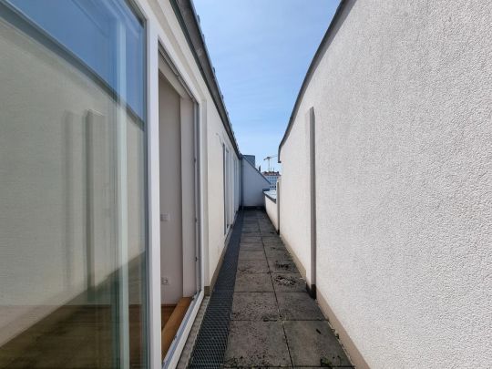Elegante Dachgeschosswohnung mit voller Raumhöhe – 4 Zimmer, Terrasse & Balkon - Foto 1