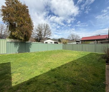 8 Brooks Street, Bright - Photo 1
