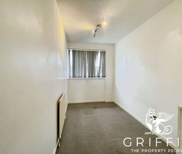 Bryon Gardens, Tilbury, rm18 - Photo 3