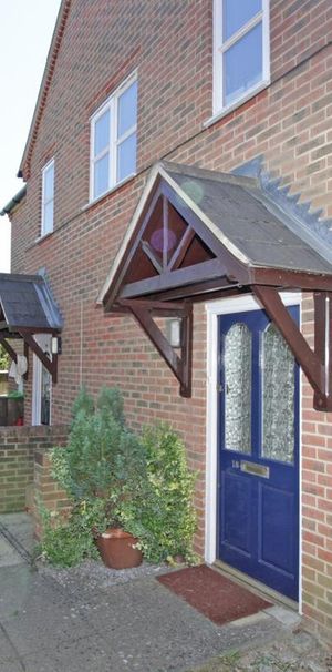 2 bedroom ground floor flat to rent - Photo 1