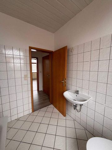 Frisch Renoviert! Gemütliche 2-Raum-Wohnung in zentraler Lage - Photo 4