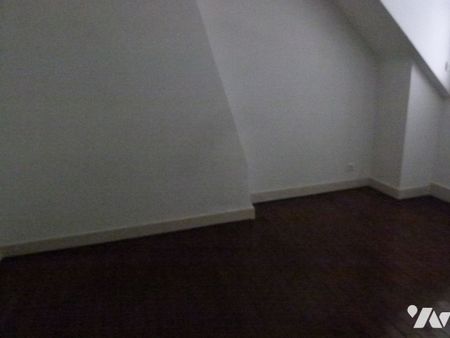 (LOC 2) Maison d'habitation entrée, salon, cuisine, 2 chambres, salle d'eau, WC, garage, jardin - Photo 3