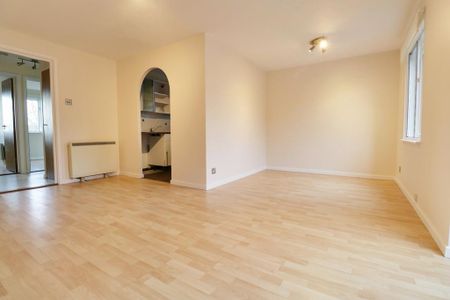 2 bedroom semi-detached house to rent - Photo 3