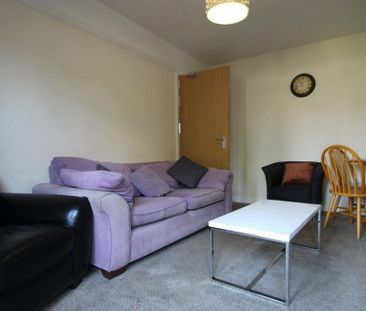 6 bedroom semi-detached house to rent - Photo 2