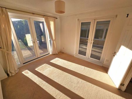 4 bedroom detached house to rent - Photo 5