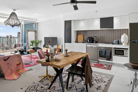 32307/9 Lawson Street, Southport QLD 4215 - House For Rent | Domain - Photo 5