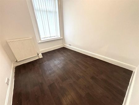 3 bedroom end of terrace house to rent - Photo 2