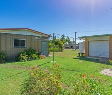 SPACIOUS FAMILY HOME WITH MULTIPLE LIVING AREAS & SHED IN SOUGHT-AF... - Photo 6