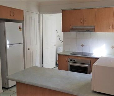 Fully Furnished 3 Bedroom Townhouse in Sunnybank - Photo 2