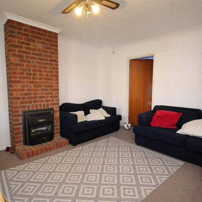 6 bedroom detached house to rent - Photo 1