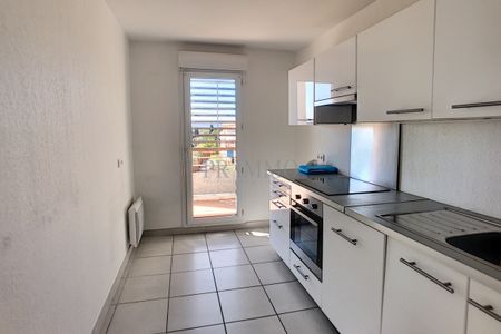 TROIS PIECES - Photo 3