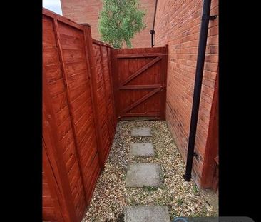 3 bedroom terraced house to rent - Photo 3