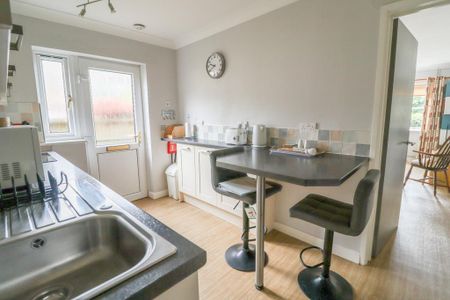 1 bedroom ground floor flat to rent - Photo 5