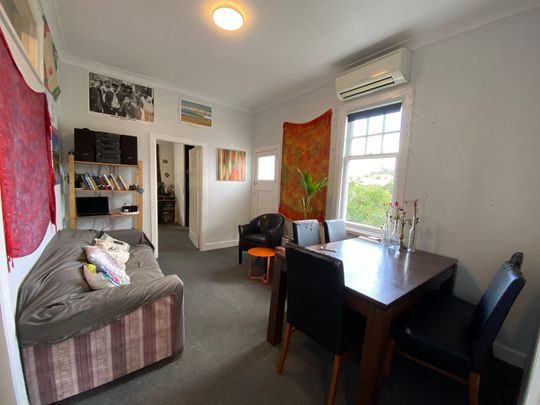 2 Bedroom, Kelburn - Photo 1