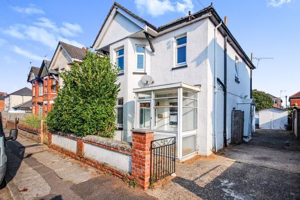Castle Road, Bournemouth - Photo 1