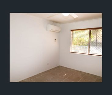 Spacious Family Living on a Generous Block - Photo 2