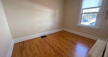 37 William St Orillia | $1900 per month | Plus Hydro - Photo 3