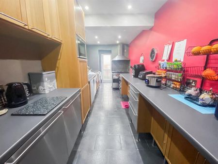 4 bedroom terraced house to rent - Photo 5