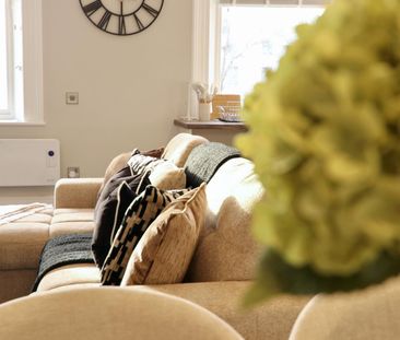 Spacious Fully Furnished 2-Bedroom, 2-Bathroom Apartment – Church H... - Photo 5