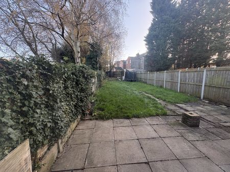 2 bedroom semi-detached house to rent - Photo 3